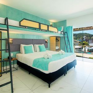 Habitación Familiar Estándar con 2 Camas Individuales